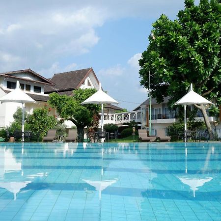 Front One Resort Магеланг Екстериор снимка