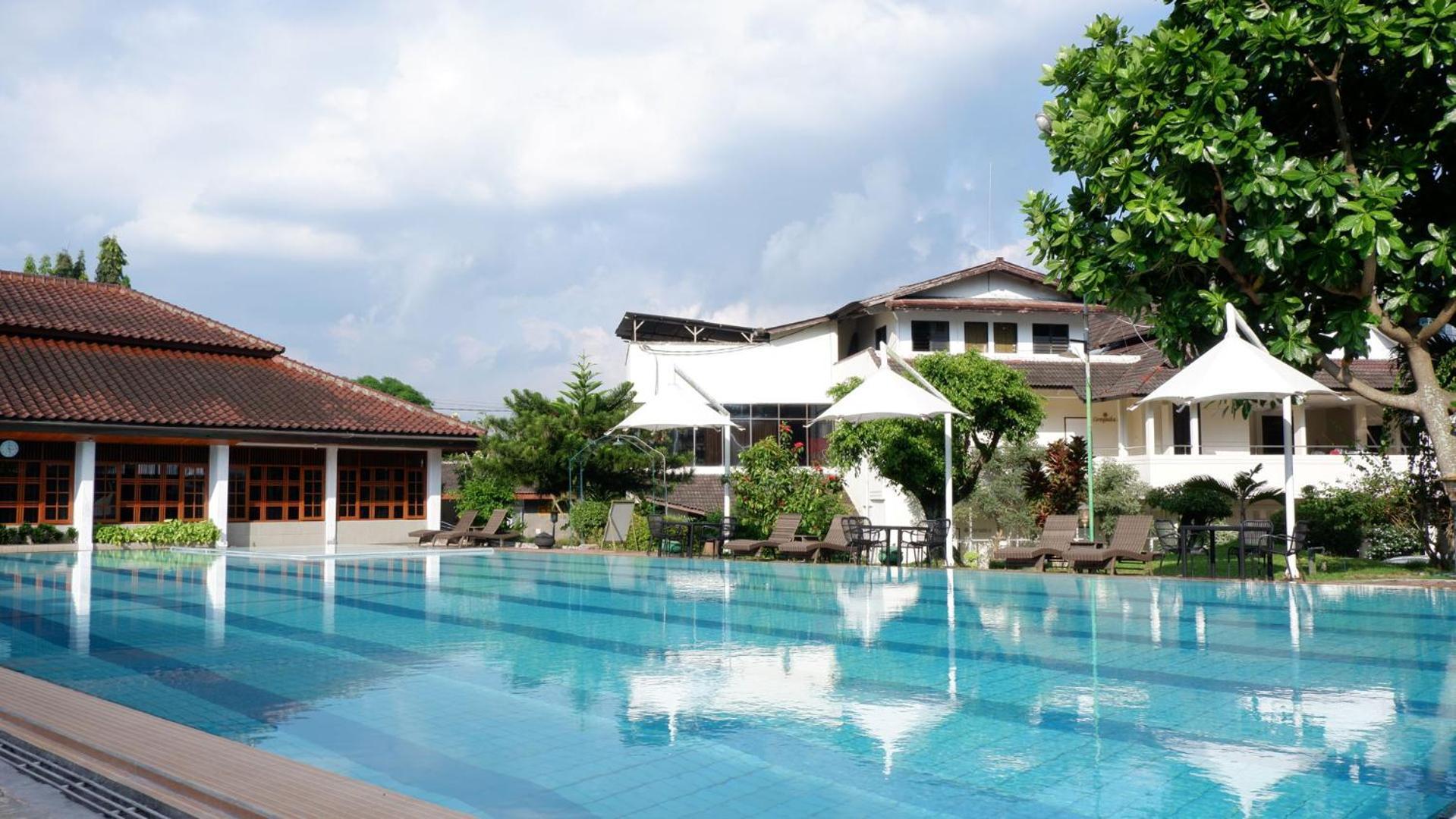 Front One Resort Магеланг Екстериор снимка
