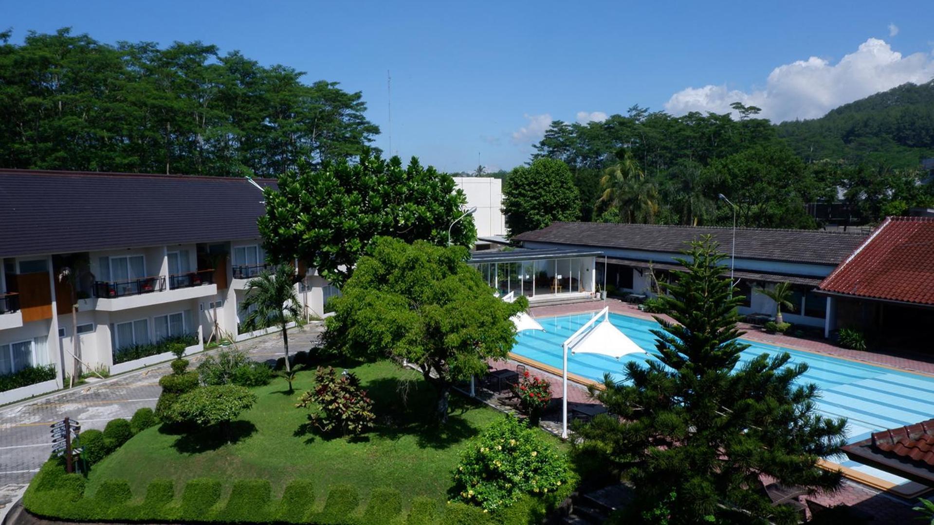 Front One Resort Магеланг Екстериор снимка