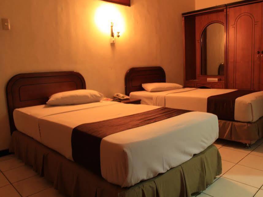 Front One Resort Магеланг Екстериор снимка